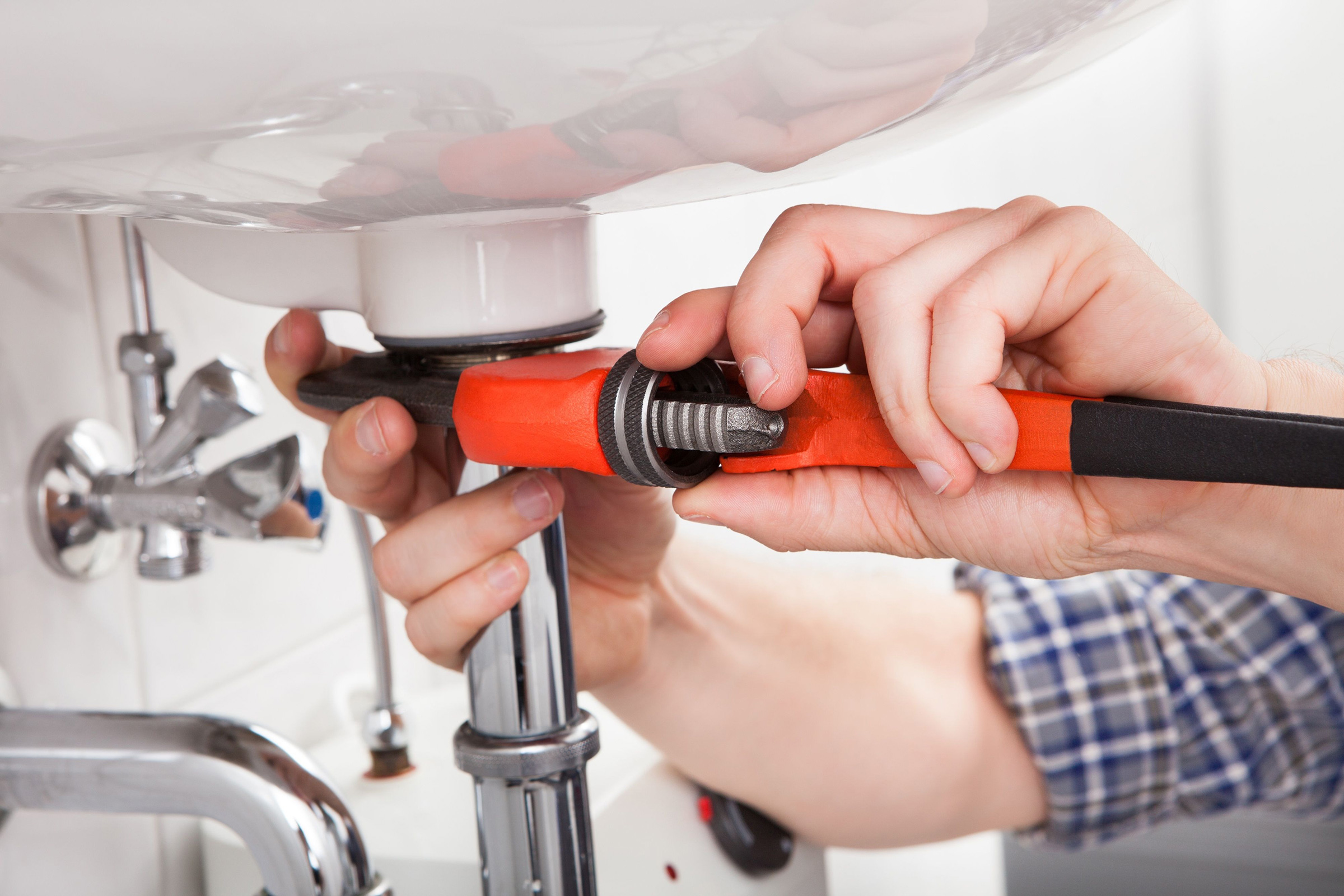 Why You Should Call an Emergency Plumber West Palm Beach